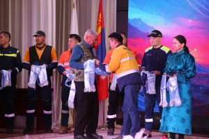 “ЭРДЭНЭС ТАВАНТОЛГОЙ” ХК ГЭРЭЭТ КОМПАНИУДЫН ХАМТ ЦОГТЦЭЦИЙ СУМЫН СИЙРСТ БАГИЙН АХМАДУУДАД ХҮНДЭТГЭЛ ҮЗҮҮЛЛЭЭ