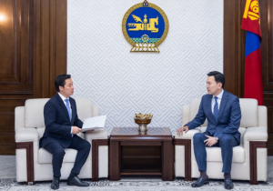 Улсын Их Хурлын дарга Н.Учралд Монгол Улсын Их Хурлын тухай хуульд нэмэлт, өөрчлөлт оруулах тухай хуулийн төслийг өргөн мэдүүллээ