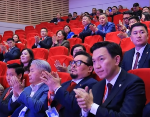 Үнэнээс зугтадгүй, ард түмэнтэйгээ эргэх холбоотой Засгийн газар бүрдэх ёстой