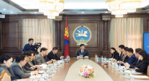 Төрийн албаны тухай хуульд бодлогын цогц шинэчлэл хийх санал боловсруулах чиглэл өглөө